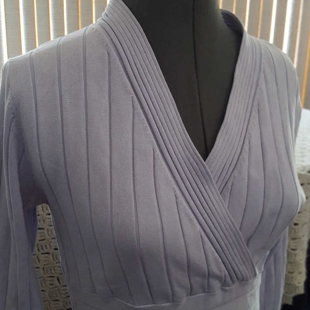 Pullover top. - Picture 4 of 4